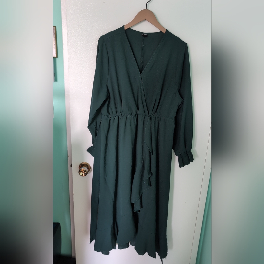 SCOMCHIC - Dress // PTP - 22.5 / L - 50